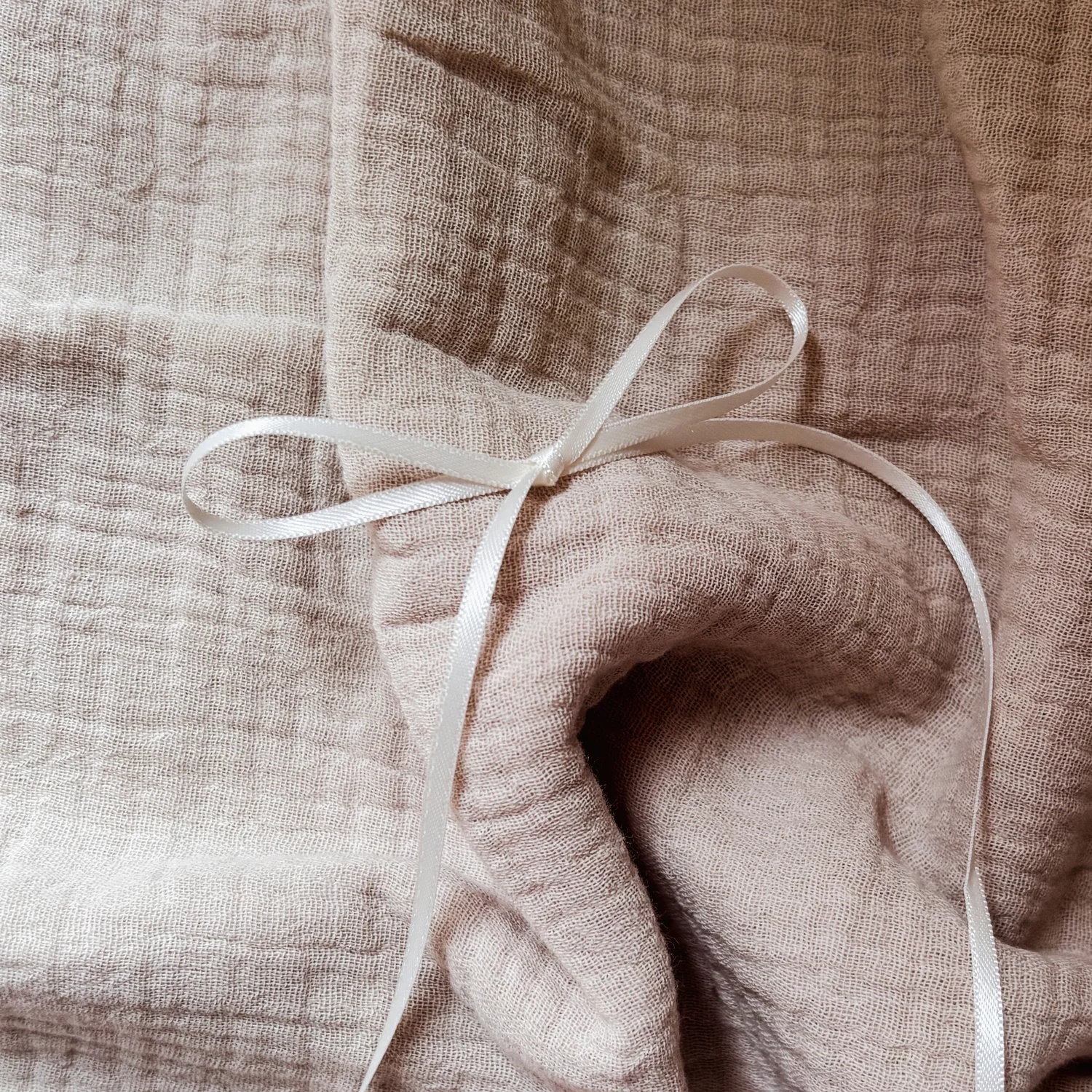 Prachtig satijnen lint van 3mm in de kleur offwhite