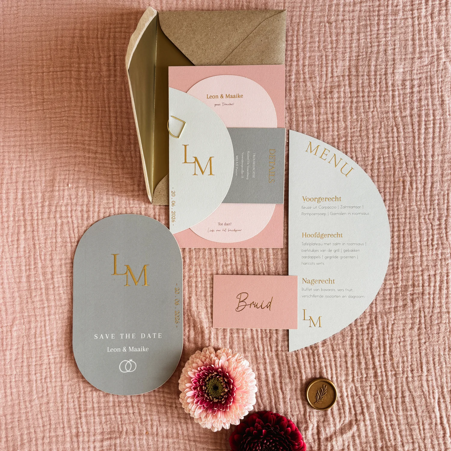 Vrolijke trouwkaart set met stationery voor een Italiaanse bruiloft
